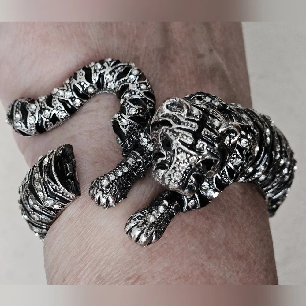 The Unbranded Brand silvertone rhodium